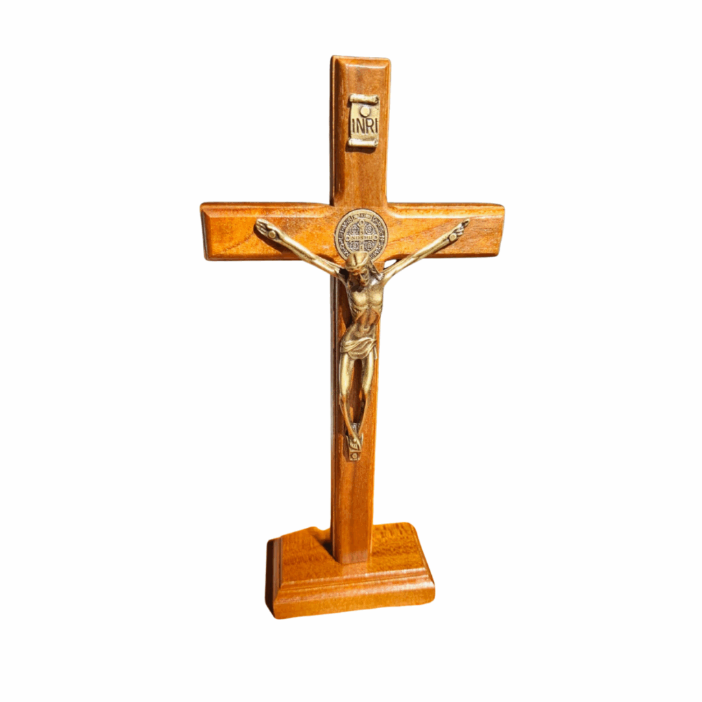 Crucifixo de Madeira com Medalha São Bento Mesa/Parede - 19cm - Ouro Velho