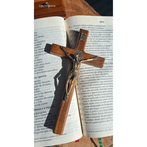 Crucifixo de Madeira com Medalha São Bento Mesa/Parede - 19cm - Ouro Velho - Imagem 2